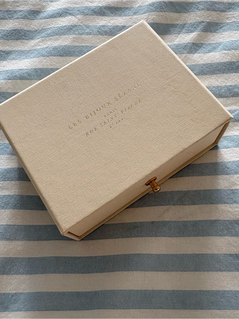 Sezane Colombe Earrings Gold Plated Metal New with Pouch & Box Rare Find - Picture 9 of 15